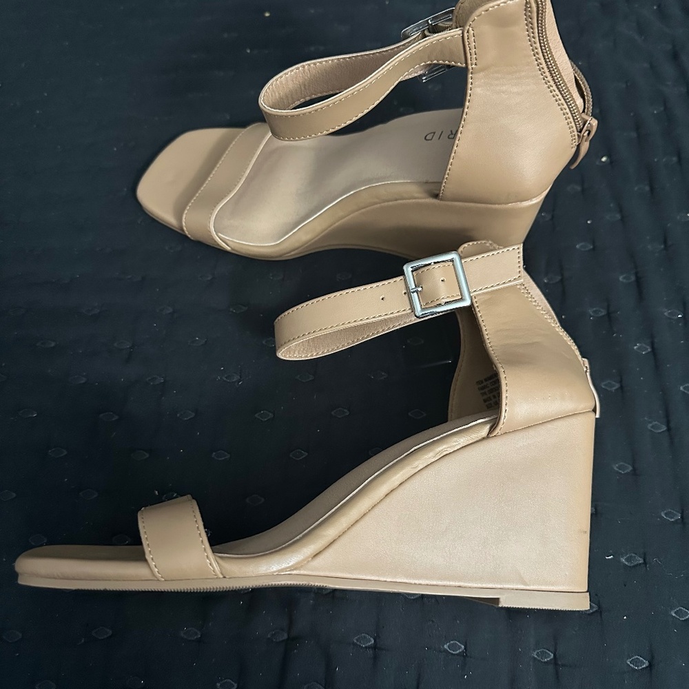 wide wedge sandal